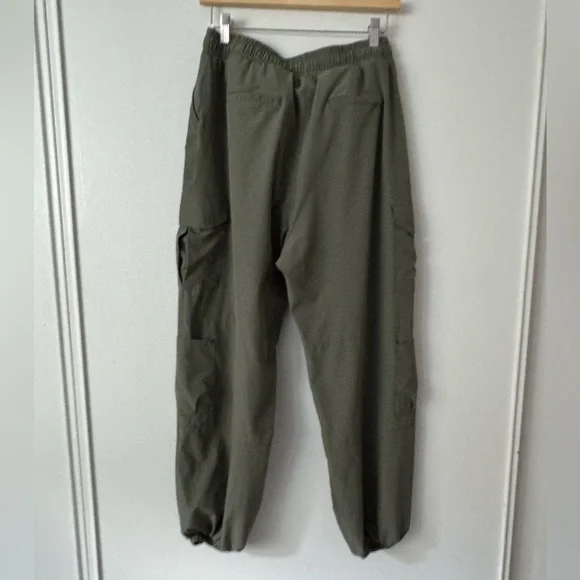 Albion L Jetsetter Cargo Joggers in Olive Green - Picture 9 of 9